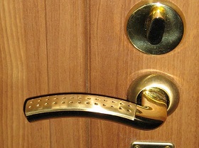 Замена дверной ручки входной двери в Дзержинске